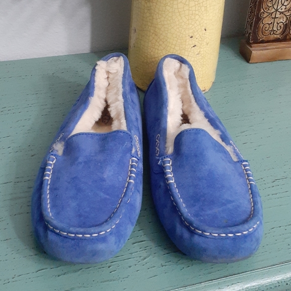ugg slippers size 10